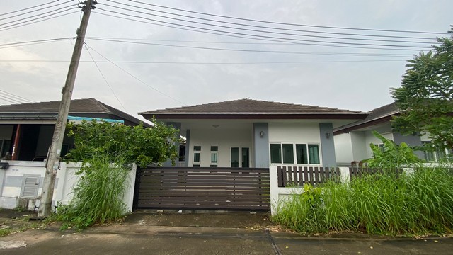    ขาย ทาวน์โฮม โครงการ พาสุข วิลเลจ     ซอย 25 ถนน ไทยรุ่งเรือง-สุรศักดิ์  ต.บ่อวิน อ.ศรีราชา จ.ชลบุรี  ราคา  1,890,000  บาท (ต่อรองราคาได้เยอะมาก สนใจติดต่อเลย)  รายละเอียดบ้าน - เนื้อที่ 51 ตร.ว. -  2 ห้องนอน 2 ห้องน้ำ   -  1 ที่จอดรถ  พิกัดบ้าน : https://maps.app.goo.gl/Vk5nLL8pxJKV9EgV8  สถานที่ใกล้เคียง   - โรบินสันไลฟ์สไตล์ บ่อวิน - โรงพยาบาลพญาไทบ่อวิน - บิ๊กซี ซูเปอร์เซ็นเตอร์ บ่อวิน  รหัสทรัพย์ (Code ID)  : PJ-26-CIMB 0385   สอบถาม�