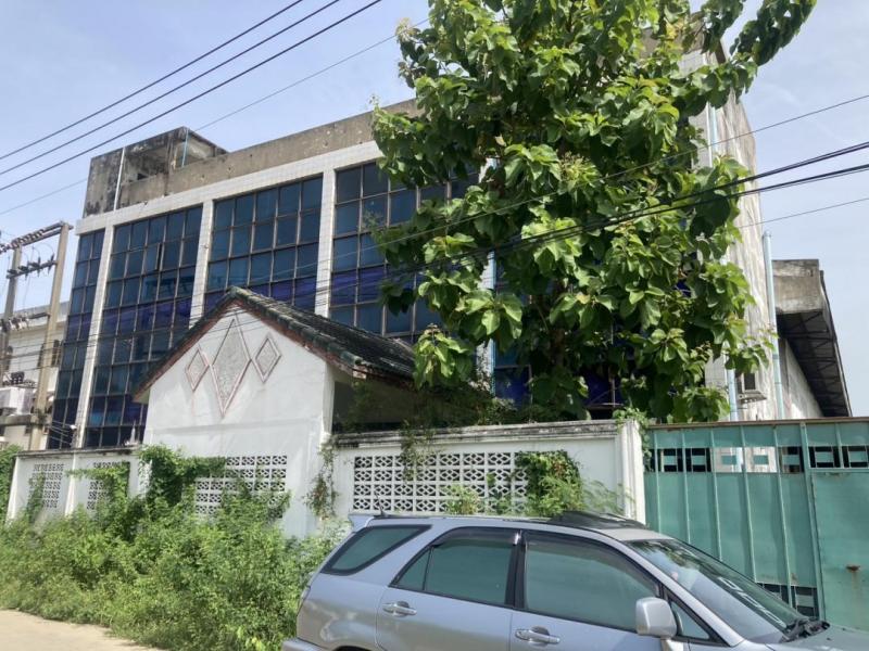 ให้เช่า หรือ ขาย โรงงานพร้อมออฟฟิศ พุทธมณฑลสาย 5 จังหวัดนครปฐมAgent คุณบัวโทร 0936464597LINE ID Bua093โรงงานขนาดใหญ่ พร้อมใบอนุญาต รง.4 รถบรรทุกและรถเทรลเลอร์เข้าออกสะดวก ใกล้ถนนเพชรเกษม และย่านอ้อมน้อยโรงงานตั้งอยู่บนทำเลศักยภาพ พุทธมณฑลสาย 5 เหมาะสำหรับโรงงานผลิต คลังสินค้า และธุรกิจอุตสาหกรรมที่ต้องการใบอนุญาตโรงงานถูกต้องตามกฎหมาย สามารถเริ่มดำเนินกิจการได้ทันที