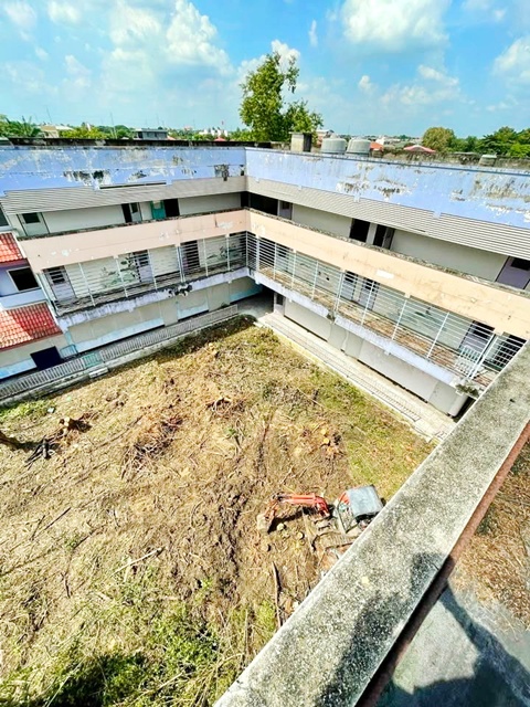 บางแวก138-148 MRT บางแค3.5กม. เป็นโรงเรียนอนุบาลเดิม ให้เช่าอาคาร 3ชั้น 20นอน 6น้ำ ถนนบางแวก ทำเลศักยภาพ เดอะมอลล์ บางแค 3 กม. และพุทธมณฑลสาย 2 ศูนย์ราชการบางแค 2.5 กม. 1.5ไร่ พื้นที่ใช้สอย 1,800ตร.ม. 219,999B-M. เหมาะธุรกิจ และโครงการขนาดใหญ่BangWaek 138-148 MRT BangKhae 3.5km. It used to be a kindergarten. 3story building for rent 20bed 6bath on BangWaek Road. Prime location near The Mall BangKhae 3km. Phutthamonthon Sai 2 and Bang Khae Government Center 2.5 km. Land area 1.5 rai usable area 1,800 sq.m. Rent 219,999B-M. suitable for businesses and large scale projects.ถนนบางแวก ซอยบางแวก138-148 แขวง�