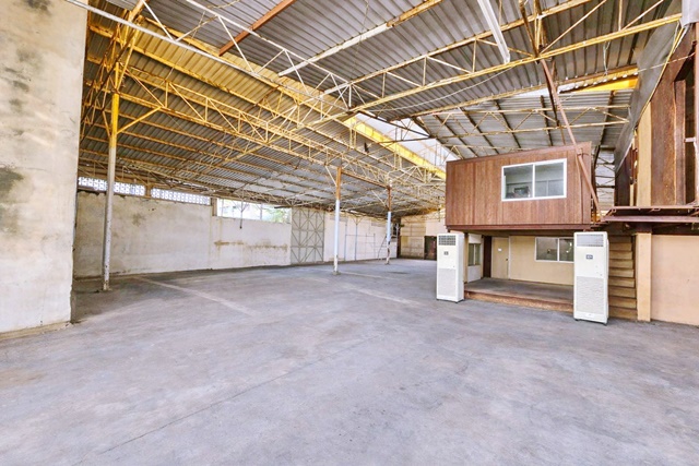 ตลาดน้อย MRTหัวลำโพง 360ม. ท่าเรือข้ามฟากสี่พระยา ให้เช่าโกดัง เจริญกรุง25-35 ย่านกลางเมือง สัมพันธวงศ์ 195ตรว. 780ตรม. 269KB-M 3น้ำ 4นอน แอร์ 1ตัวTalatNoi MRT HuaLamphong 360m  Warehouse for rent CharoenKrung25-35 with 4beds 3bathsSampheng Yaowarat within 1km 195sq.wah 780sq.m suitable for storage and office useถนนเจริญกรุง25-35 แขวงตลาดน้อย เขตสัมพันธวงศ์ กรุงเทพมหานครขนาดที่ดิน 195 ตารางวา พื้นที่ใช้สอย 780 ตารางเมตรLand size 195 square wah usable area 780 square metersโกดังให้เช่าขนาดใหญ่ในย่านธุรกิจใจกลางเมืองเห�