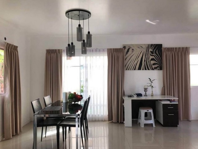 RHT2481ให้เช่าบ้านเดี่ยว  ถนน พัฒนาชนบท 4  ถนนร่มเกล้า ถนนมอเตอร์เวย์  ลาดกระบัง หมู่บ้าน ภัสสร 21 วงแหวน พระราม9เนื้อที่ 60 ตารางวา  4 ห้องนอน 2 ห้องน้ำ  1ที่จอดรถสนใจติดต่อคุณเจี๊ยบ 092-851-6969Line:keti2522 ราคาเช่า 28,000 บาท /เดือน ชำระและทำสัญญารายปี ล่วงหน้า12 เดือน  + มัดจำ 3 เดือน ราคาเช่า  สัญญาเช่าแบบต่อทุก 6 เดือน  ( ครึ่งปี) คือ ชำระมัดจำล่วงหน้า 3 เดือน + 6 เดือน = 9 เดือน ถนน. พัฒนาชนบท 4 คลองสอ�