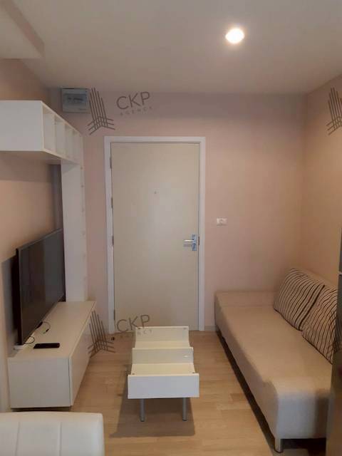 ขาย(พร้อมผู้เช่า๗ คอนโด เดอะ ไพรเวซี่ ลาดพร้าว - เสนา พร้อมเฟอร์นิเจอร์และเครื่องใช้ไฟฟ้าครบ ราคาเท่าทุน ติดถนนลาดพร้าววังหิน ใกล้MRT สายสีเหลือง แขวงลาดพร้าว เขตลาดพร้าว กรุงเทพฯ สนใจสอบถามได้ค่ะรายละเอียด ( Description )- ขนาด 25.97 ตร.ม.- อยู่ชั้นที่ 7 อาคาร B- 1 ห้องนอน 1 ห้องน้ำ- เครื่องปรับอากาศ 2 เครื่อง- ตู้เสื้อผ้า,ตู้เย็น,โต๊ะเครื่องแป้ง,TV,โซฟา.ชั้นวางของ.โต๊ะทานอาหารการ