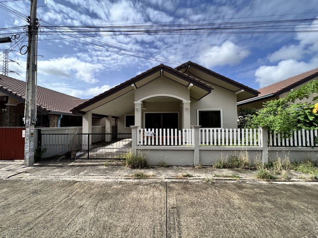    ขาย ทาวน์โฮม โครงการ บ้านศุภสิริ     ตำบลบึง อำเภอศรีราชา จังหวัดชลบุรี  ราคา 2,070,000   บาท (ต่อรองราคาได้เยอะมาก สนใจติดต่อเลย)  รายละเอียดบ้าน - เนื้อที่ 45 ตร.ว. -  3 ห้องนอน 2 ห้องน้ำ  -  1 ที่จอดรถ   สถานที่ใกล้เคียง   - ตลาดอุดมกิตต์ - วิลล่ามาร์เก็ตศรีราชา - ศูนย์การค้าฮาร์เบอร์มอลล์แหลมฉบัง - สวนสาธารณะเทศบาลนครแหลมฉบัง  รหัสทรัพย์ (Code ID)  : PJ-26-CIMB 0596   สอบถามเพิ่มเติม / นัดชม โทร. 096-932-462