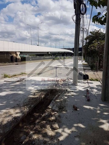 ให้เช่าที่ดิน1ไร่ติดถนนใหญ่ย่านพุทธมณฑลสาย1สายใต้ใหม่ตลิ่งชันเหมาะกับหลายธุรกิจร้านอาหารคาเฟ่อู่รถ*** เช่าระยะยาวได้ ด้านหลังติดคลอง ***ราคาเช่า 30,000 บาท / เดือน (สัญญาขั้นต่ำ 3 ปี เช่าระยะยาวได้)ที่ตั้ง ถนนพุทธมณฑลสาย1 แขวงฉิมพลี เขต ตลิ่งชัน กรุงเทพมหานคร 10170https://www.facebook.com/profile.php?id=61581484955548ติดต่อ : คุณภัสพงณ์ 063-409-8164Line : deedaa23เนื้อที่ 1 ไร่ หน้ากว้างประมาณ 15 เมตร ความลึกประมาณ 110 เมต�