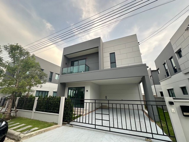 รหัสC7047 ให้เช่าบ้านเดี่ยว 2 ชั้น Centro โซนโทร บางนา ตกแต่งสวยพร้อมอยู่ ใกล้เมกะบางนา และ รร. นานาชาติ**ให้เช่า**ราคาเช่า 75,000 บาท/เดือน (ประกัน2 ล่วงหน้า1)สนใจติดต่อโทร : 095-823 9789 คิทLine id : candy.456Line Add Friend : https://line.me/ti/p/rHhjrvhm_zบ้านเดี่ยว 2 ชั้น Centro โซนโทร บางนา ตกแต่งสวยพร้อมอยู่ ใกล้เมกะบางนา และ รร. นานาชาติเนื้อที่ 50 ตารางวา  พื้นที่ใช้สอย 164 ตารางเมตร3 ห้องนอน 3 ห้องน้ำที่จอดรถ 2 คัน- ตกแต่งสไตล์ Cozy Min