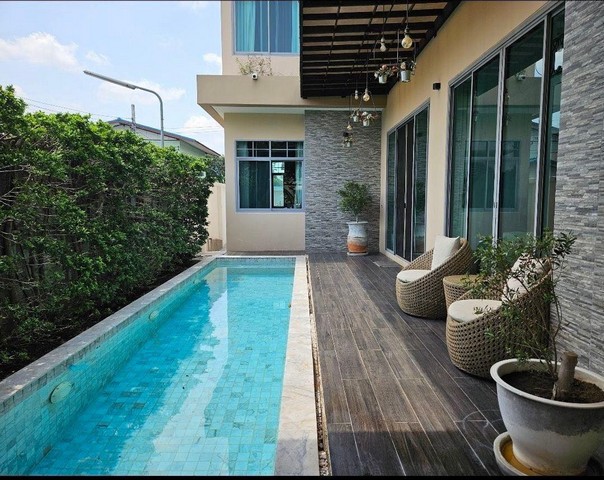 รหัสC7044 ให้เช่า ขายบ้านเดี่ยวมีสระว่ายน้ำส่วนตัว ตกแต่งสวยพร้อมอยู่ ย่านราชพฤกษ์ ใกล้เซ็นทรัลเวสวิลล์ บางกรวย นนทบุรี**ให้เช่า/ขาย**ราคาเช่า 200,000 บาท/เดือน ( ประกัน2 ล่วงหน้า1)ราคาขาย 29,000,000 บาท (ค่าโอนฝ่ายละครึ่ง)สนใจติดต่อโทร : 095-823 9789 คิทLine id : candy.456Line Add Friend : https://line.me/ti/p/rHhjrvhm_zบ้านเดี่ยว มีสระว่ายน้ำส่วนตัว ตกแต่งสวยพร้อมอยู่ ย่านราชพฤกษ์ ใกล้เซ็นทรัลเวสวิลล์ บางกรวย นนทบุรีเนื้