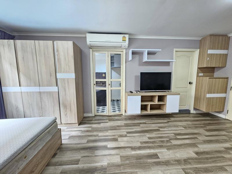 For Rent :  ลุมพินี เพลส พระราม 4-สาทรหลังตึกลุมพินี ทาวเวอร์ พระราม 4 ค่าเช่าเพียง 12,000 บาท พร้อมอยู่ มีเครื่องซักผ้า#คอนโดใกล้MRTลุมพินี&#คอนโดใกล้MRTคลองเตย  #คอนโดใกล้สีลมพระราม4#คอนโดใกล้onebangkok  ลุมพินี เพลส พระราม 4 -สาทร       ค่าเช่า เพียง 12,000 บาท/เดือน รวมส่วนกลาง           -อาคาร B  ชั้น 3           -พื้นที่ 30 ตร.ม. Studio           -เฟอร์นิเจอครบ พร้อมอยู่           -ค่าไฟฟ้า ตามการไฟฟ้า           -ค่าน้ำ ตามนิติบุคค�