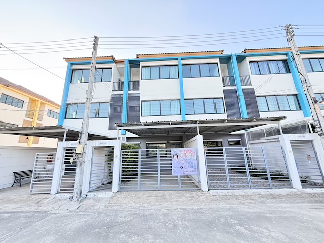  ขายทาวน์โฮม 3 ชั้น เดอะไพรเว่ ฮาวส์ กระทุ่มแบน 19.1ตรว. 3นอน 3น้ำ 2จอด ต่อเติมครบ ห่างโลตัสกระทุ่มแบนเพียง 2 นาที 