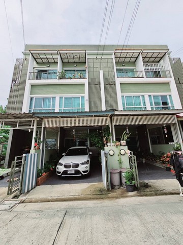 ขายทาวน์โฮม 3 ชั้น หมู่บ้านอเวนิว 3 ซอยเคหะร่มเกล้า 72 เขตสะพานสูง กรุงเทพฯ