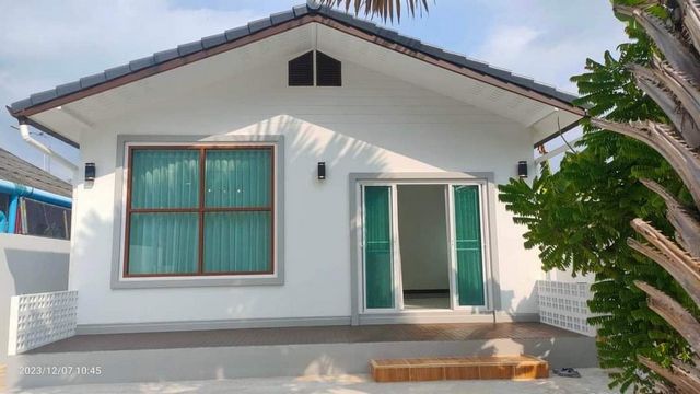 โซนท่ารั้ว #ดอยสะเก็ด ขายเพียง 1.69 ล้าน บ้านสวย พร้อมอยู่ บ้านเดี่ยวชั้นเดียว #รีโนเวทใหม่ เนื้อที่เยอะ อยู่ในแหล่งชุมชน เดินทางสะดวกสบาย