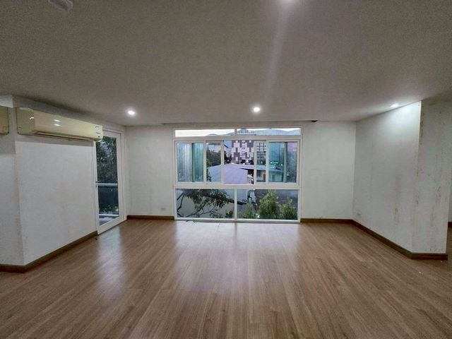 Rare Item #ใจกลางนิมมาน ขาย 5.8 ล้าน (ห้องดิบ) #รวีวารี คอนโด ห้องใหญ่พิเศษ ทำเลฮิต อยู่เองก็ดี ลงทุนก็เด่น ห้องกว้าง โปร่ง โล่ง อยู่สบาย