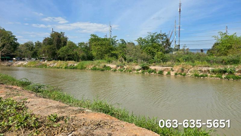 สนใจมาเที่ยวชมโทร ติดต่อ นกได้หลายช่องทางนะคะโทร. 061-494-9665โทร. 063-635-5651 (เบอร์นี้ไลน์เต็มค่ะ)ไลน์ไอดี : @nyland789(ไลน์คลิ๊กแล้วทักมาได้เลยค่ะ) https://lin.ee/R8sP0rj____________________________ที่สวยติดถนนเลียบคลอง ใกล้สี่แยกจปร.2 ไร่ 2 งาน 6,250,000(ตกไร่ละ 2.5 ล้านหรือ ตรว.ละ 6,250)ต.พรหมณี อ.เมืองนครนายกโฉนดครุฑแดงพร้อมโอนหน้าแปลงหันทิศ ตะวันออกเฉียงเหนือ หน้ากว้าง 22 เมตรลึกประมาณ 136 เมตร ถมดินแน่นแล้วประมาณ 1 ไร่ใ�
