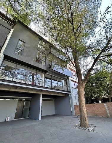 ให้เช่าโฮมออฟฟิศ 3.5ชั้น  ซอยรัชดา 32และลาดพร้าว35 ใกล้ MRT ลาดพร้าว, ใกล้ BTS รัชโยธิน ,ใกล้ BTS พหลโยธิน 24