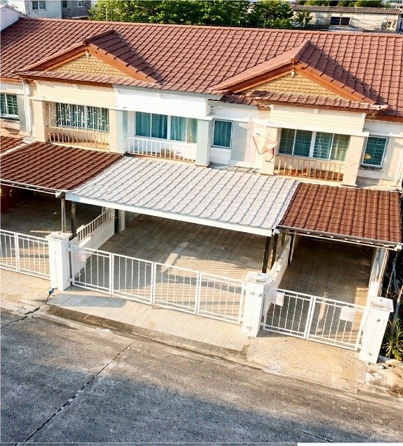 ตลาดไท 2.5 กม. ตลาดไอยรา 2.8 กม.  ม.กรุงเทพ 2 กม.บ้านรีโนเวทให้เช่า 2 นอน 2 น้ำ รังสิต  18 ตร.วา. 144 ตร.ม.