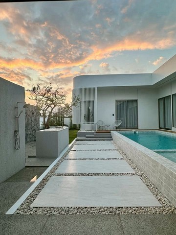 Modern Pool Villa ฟังก์ชันครบครัน เดินทางสะดวก หางดง