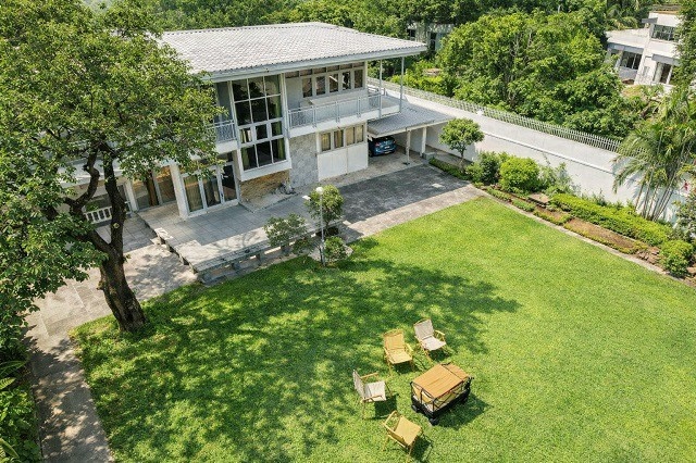 บิ๊กซี อ่อนนุช  2 ชั้น 4น้ำ หลังใหญ่  200 ตร.ว. 5 จอดรถ ให้เช่าคฤหาสน์ 6นอน มีสนามหญ้าส่วนตัว ใกล้ทางด่วนสุขุมวิท 62  BTS บางจาก 500 ม. 