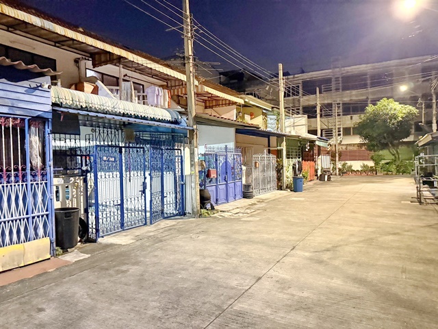 ห้องนอน 2 ห้องน้ำ ใกล้ถนนกัลปพฤกษ์ Big C กัลปพฤกษ์ 2.4 กม. . 16 ตร.ว.  138 ตร.ม. Makro กำนันแม้น24-32 ทาวน์เฮ้าส์ให้เช่า 2 ชั้น 2 