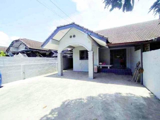  เซ็นทรัลเกตเกต 3 กม. MRT คลองบางไผ่ 3 กม. บ้านชั้นเดียวให้เช่า 3 นอน 2 น้ำ 24 ตร.ว. 95 ตร.ม.  ถนนบางกรวย ไทรน้อย 100 ม. ถนนราชพฤกษ์ 3 กม.