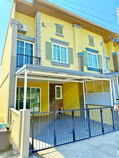 ตลาดไอยรา 2.8กม. ฟิวเจอร์-รังสิตคลอง3 ตลาดคลองสาม 800 ม. ให้เช่าทาวน์โฮม 2 ชั้น 4 นอน 3 น้ำ 20 ตร.วา.ตลาดไท 3กม. องสาม 800 ม. 