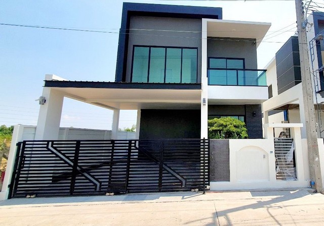  ให้เช่าบ้านเดี่ยว สร้างใหม่ใกล้ เมกาบางนา  4 ห้องนอน 3 ห้องนำ 1 ห้องครัว 1ห้องรับแขก  2 ที่จอดรถ