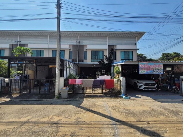 ขายทาวน์เฮ้าส์  หมู่บ้านโมดิวิลล่า บางบัวทอง ถนนกาญจนาภิเษก นนทบุรี