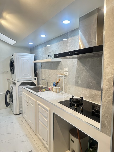 Condo. ไอวี่ แอมพิโอ Ivy Ampio  44 SQ.M. 28000 B. ใกล้กับ MRT ศูนย์วัฒนธรรมแห่งประเทศไทย ราคาคุ้ม เป็นคอนโดพร้อมอยู่ที่มีการตกแต่งภายในเพิ่มเติมได้แบบเรียบหรู และมีทำเลสวยสามารถมองเห็นวิวเมือง พร้อมพื้นที่ส่วนกลาง และสิ่งอำนวยความสะดวกครบครัน ทั้งสระ