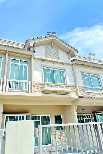 พร้อมเฟอร์ฯเครื่องใช้ไฟฟ้า เทพารักษ์  20 ตร.ว.รพ.เปาโล สมุทรปราการ 1.8กม. ให้เช่าทาวน์เฮาส์ 2ชั้น 2นอน อินดี้ BTS ศรีนครินทร์ 1.5กม. 3น้ำ 