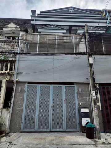 ทาวน์เฮ้าส์ 3 ชั้น บ้านนอกโครงการ ซอยประชาอุทิศ 91 แขวงทุ่งครุ เขตราษฎร์บูรณะ กทม.