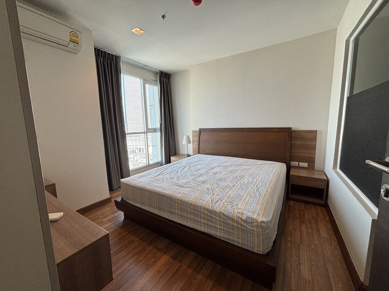 For Rent Rhythm Sathorn 21 1bed 1bath size 45sqm 23th Floor Fully Furnished closed to BTS Saphan Taksin ::details::- Area 45 sqm.- 1 bedrooms 1 bathrooms- 23th Floor- Fully Furnished- Nitth building- closed to BTS Saphan Taksin Rental Rate : 25,000 bath/month::Nearby places::- Robinson Department Store, Bang Rak- Jewelry Trade Center- Asiatique the Riverfront- Silom Complex- Sena Fest Charoen Nakhon- Makro Sathorn- The Up Rama 3- Central Plaza Rama 3- Assumption College- Assumption College (Bang Rak)- Assumption Convent School- Lerdsin Hospital- Saint Louis Hospital********************************สนใจติดต่อ : BTL ESTATE AGENTS 0657095999Line : https://lin.ee/aeKXSB3LINE ID : @379zvtrkTel./Whatsapp : +66-65-709-5999, +66-81-456-1326Email : btlestateagents@gmail.com