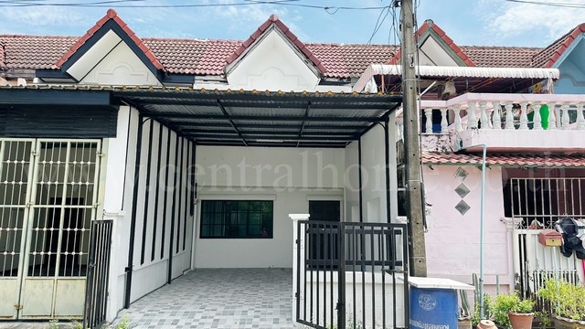 ขายด่วน ทาวน์เฮ้าส์ ธนาลักษณ์ 2 รังสิต หน้าบ้านไม่ชนใคร รีโนเวทใหม่ พร้อมอยู่