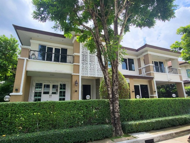 ขาย บ้าน The Palazzo Sathorn-Kallaprapruk 5 นอน 6 น้ำ 143 ตรว. 422 ตรม.Type ใหญ่ แปลงมุม Fully Brandname Furnished ขาย 28,000,000 บาทบ้านเดี่ยวหลังใหญ่ The Palazzo Sathorn - Kallaprapruk ● บนที่ดินขนาด 143 ตารางวา หลังมุม● พื้นที่ใช้สอย 422 ตารางเมตร (Type Precedence ใหญ่สุด)● 5 ห้องนอน 6 ห้องน้ำ 1 Maid● แอร์ Daikin 8 เครื่อง● หน้าบ้านหันหน้าทิศเหนือ กึ่งตะวันออก● จอดรถ 5 คัน● สวนสวยขนาดใหญ่● ต่อเติมลานซักล้างกว้างขวาง กว่า 60 ตารางเมตร● แต่งครบทั้งหลังด้วยเฟอร์นำ�