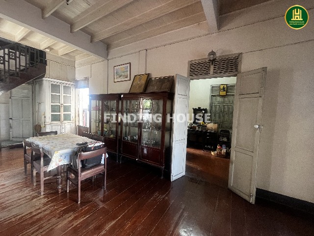 ขายบ้านเก่า 100 ปี ซอยสามเสน 26 ตรงข้ามโรงเรียนราชินีบน ที่ดิน 200 ตร.ว. ใจกลางเมือง