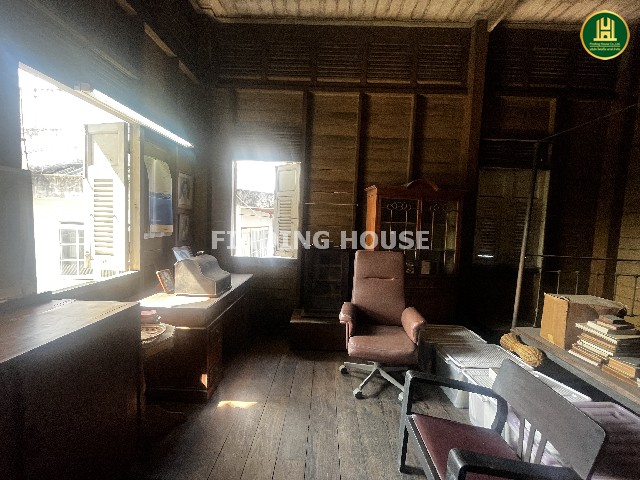 ขายบ้านเก่า 100 ปี ซอยสามเสน 26 ตรงข้ามโรงเรียนราชินีบน ที่ดิน 200 ตร.ว. ใจกลางเมือง