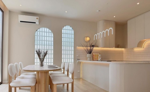 P1984 ขาย ให้เช่า บ้านเดี่ยวสร้างใหม่ ย่านรามอินทรา ใกล้เซ็นทรัล รามอินทรา ตกแต่งสวยเฟอร์นิเจอร์ครบจัดเต็มพร้อมเข้าอยู่ เหมาะพักอาศัย 