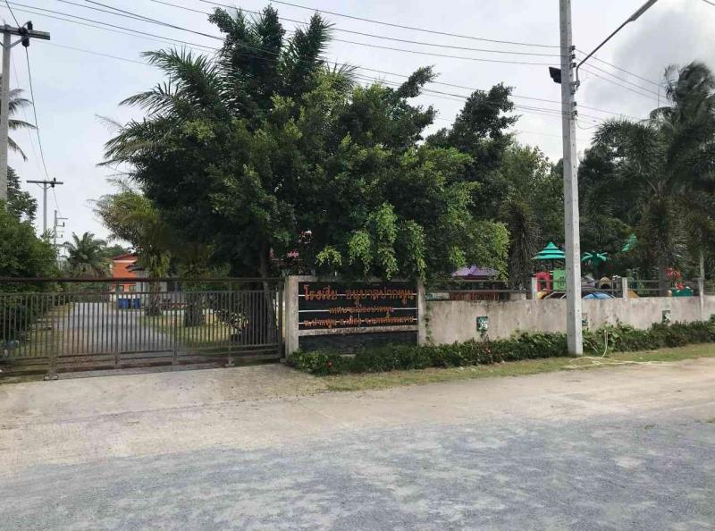 ขายที่ดินพร้อมสิ่งปลูกสร้าง สวยทำเลดี อำเภอเมือง จังหวัดนครศรีธรรมราช 