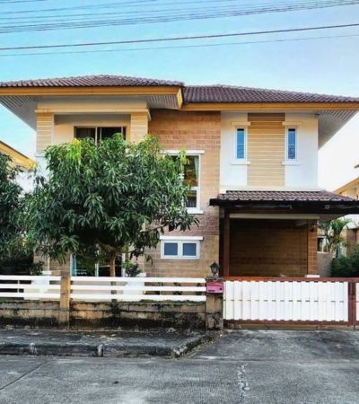 ให้เช่า 23,000/เดือน*เดอะพาทิโอ สันทรายบ้านเดี่ยว ใกล้เซ็นทรัลเฟสหลังโฮมโปรสันทรายหมู่บ้านเงียบสงบ เพื่อนบ้านดี พื้นที่กว้างเฟอร์นิเจอร์ ใหม่ทุกชิ้น พร้อมเข้าอยู่ ไม่รับสัตว์เลี้ยง.ค่าเช่า• 23,000 บาท/เดือน — สัญญา รายปี• 25,000 บาท/เดือน — สัญญา 6 เดือน• ประกัน 2 เดือน | ล่วงหน้า 1 เดือน.รายละเอียดบ้าน• บ้านเดี่ยว 2 ชั้น• พื้นที่ใช้สอย 224 ตร.ม.• 3 ห้องนอน | 2 ห้องน้ำ• 1 ห้องรับแข�