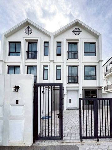 Pool Villa ลดราคาขาย 5.5 ล้าน #โซนป่าแดด #อ.เมือง บ้าน 3 ชั้น บ้านสวย โปร่งโล่ง สามารถทำ #Airbnb ได้ ทำเลดี ใกล้เมือง เดินทางสะดวก