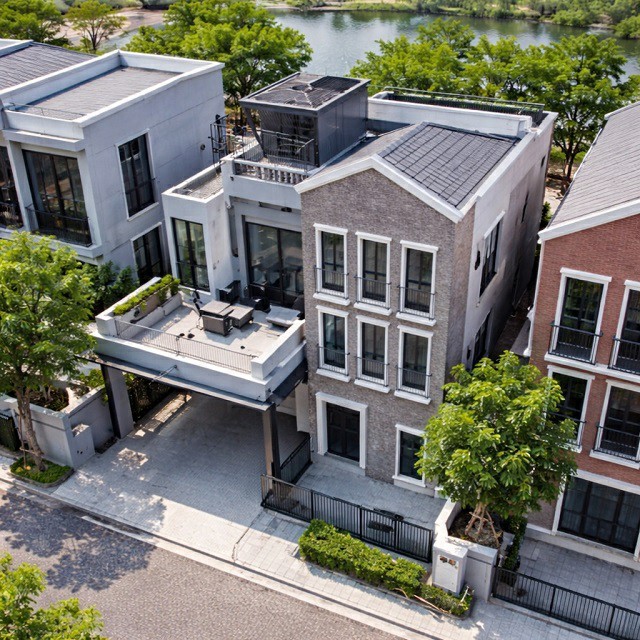 รร.นานาชาติกีรพัฒน์ 2.7 กม.  97 ตร.ว. เอกมัย-รามอินทรา สุคนธสวัสดิ์ นวมินทร์ ซิตี้ อเวนิว 1.4 กม. ให้เช่าบ้านเดี่ยวหรู 3 ชั้น 4นอน 6 น้ำ  