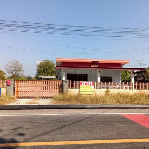 ขายบ้านพร้อมที่ดิน ติดถนน เนื้อที่ 1-0-46.5 ไร่  ตรงข้ามโรงเรียนวัดโนนเหล็ก  เมืองอุทัยธานี  ZK606   