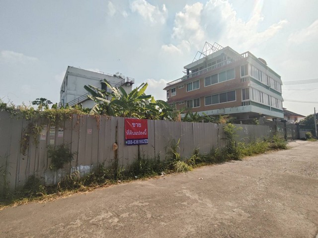 ขายที่ดินเปล่า ถมแล้ว  175 ตรว. (700 ตรม.) https://maps.app.goo.gl/oZQT1LWr6XvfCMZs8ซ. เอกชัย 40/1  ถ.เอกชัย บางบอน  กทม. ใกล้ปากซอย 270 ม. โดยประมาณ .การเดินทาง ได้หลากหลาย ถ.เอกชัย ,ถ.จอมทอง , ถ.บางบอน, ถ.กัลปพฤกษ์ ,ถ.บางขุนเทียน,ถ.พระราม 2 , บางแค,เพชรเกษม ฯ..รูปแปลงที่ดินสี่เหลี่ยมผืนผ้าสวย ที่ดินหน้ากว้างยาว 35.62 เมตร ลึก 19.05  เมตร ที่ดิน 175 ตารางวา ..สถานที่ใกล้เคียงบิ๊กซีกัลปพฤกษ์, โฮมโปร, ตลาดพิบูลวิทย์, ศาลแขวง�