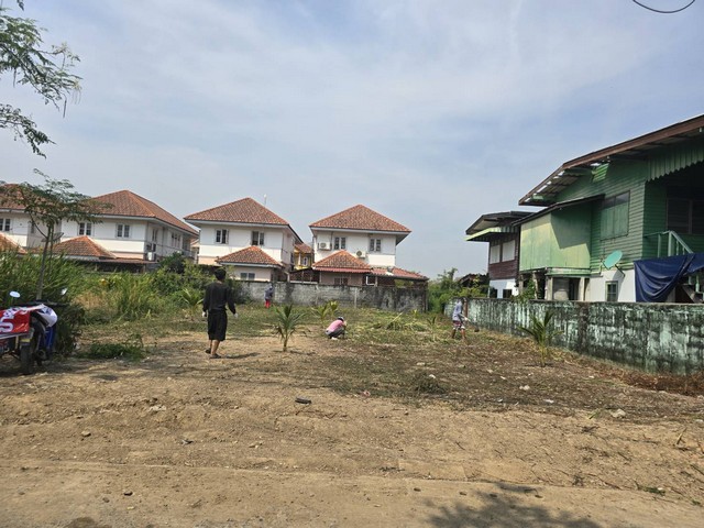 พื้นที่ดิน - 23000 B.  area 100 ตร.วา ใกล้กับ วัดกู้ ราคาคุ้ม ที่ดินถมแล้ว