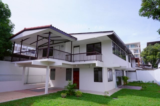 ให้เช่าบ้าเดี่ยวย่านสุทธิสารหรือลาดพร้าว48ที่ดิน50ตร.ว5นอน5น้ำแอร์5เครื่องสวนสนามหญ้าใหญ่เหมาะทำออฟฟิศจดทะเบียนบิษัทได้เช่า35,000บาท/เดือนรายละเอียด-มี5ห้องนอน5ห้องน้ำ-แอร์เฟอร์นิเจอร์ไม่มี-เนื้อที่55ตารางวา -บ้านรีโนเวทใหม่ทั้งหลัง-จอดรถได้2-3คัน-เหมาะทำออฟฟิศหรือพักอาศัย-จดทะเบียนบริษัทได้ สถานที่ใกล้เคียง-ยูเนี่ยนมอลล์, เซ็นทรัล ลาดพร้าว, บิ๊กซี ลาดพร้า�