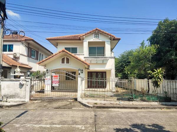 บ้านเดี่ยว 2 ชั้น หมู่บ้านสราญรมย์ ขนาด 68.9 ตารางวา 3 นอน 2 น้ำ จอดรถได้ 3 คัน ติดถนนเมน 