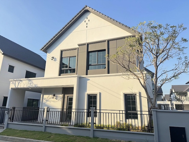 BH3892 ขายและให้เช่าบ้านเดี่ยว Centro Bangna เฟส 2 ใกล้ Mega Bangna บ้านพร้อมอยู่ เฟอร์นิเจอร์ครบ