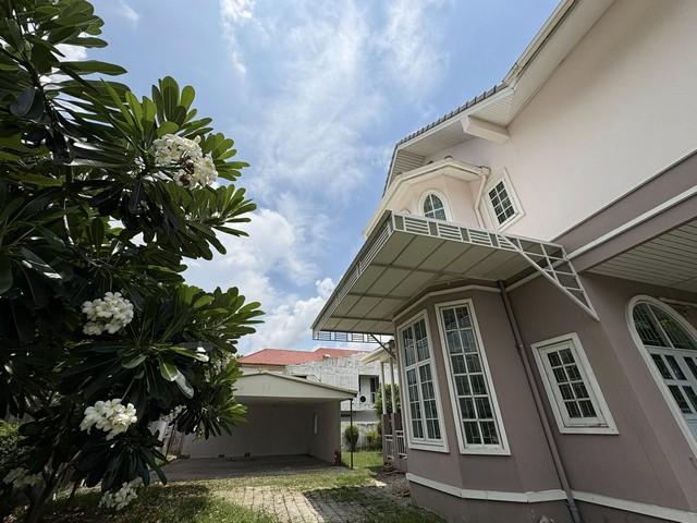 ขายบ้านเดี่ยว 2.5 ชั้น หลังมุม 149 ตรว. หมู่บ้านเมืองทอง 4 สุขุมวิท 101 ปุณณวิถี 53 ทำเลดี ใจกลางเมือง ใกล้แหล่งเศรษฐกิจ การเดินทางสะดวก