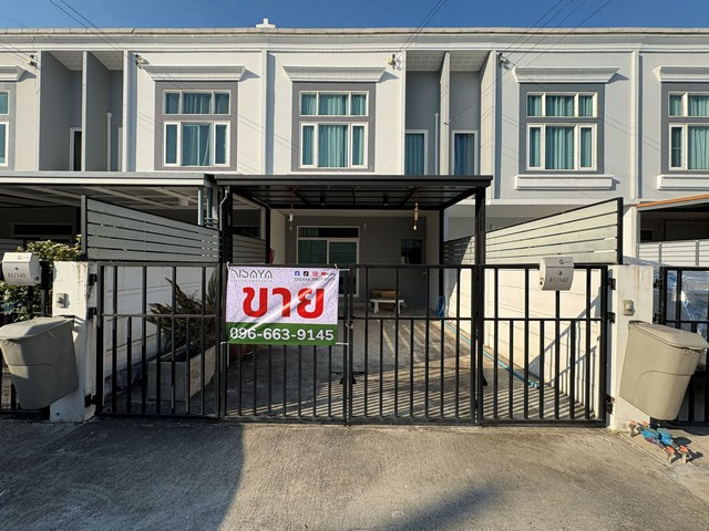 โครงการ: หมู่บ้าน กัสโต้ เพชรเกษม-ทวีวัฒนา จุดเด่น : ใกล้ถนนเพชรเกษม ศาลายา เข้าออกได้หลายทาง ใกล้ตลาดเวิลดิ์มาร์เกต ตรงข้าม สนามหลวง 2 ราคาเพียง 2,890,000.- รหัสทรัพย์: S000018 รายละเอียดบ้าน :2 ห้องนอน |  2 ห้องน้ำ  |  1 ห้องรับแขก  | 1 ที่จอดรถ  |1 ห้องครัว ทิศใต้ : หน้าหัน 180° ขนาดพื้นที่  19 ตรว. Map : https://maps.app.goo.gl/jGCAZp4QDeQHvjgW9 สถานที่ใกล้เคียง :- สนามหลวง 2 - ตลาดเวิลดิ์มาร์เกต- โรงเรียนอัสสัมชัญ ธนบุรี-�