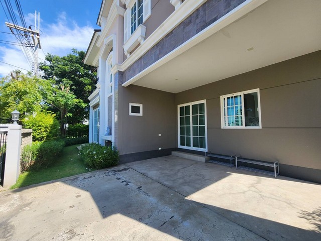 บ้านเดี่ยว โครงการนีโอ โฮม อ่างศิลา-สุขุมวิท เมืองชลบุรีรหัสทรัพย์ C25050ทำเลหน้าโครงการ วิวสวน ร่มรื่น บรรยากาศเงียบสงบขนาดที่ดิน 53 ตร.วา3 ห้องนอน (ห้องน้ำในตัวทุกห้อง)4 ห้องน้ำครัวและห้องซักผ้าพร้อมใช้งานจอดรถได้ 2 คันในบ้านสนามหญ้าข้างบ้าน กว้างขวาง เหมาะสำหรับครอบครัวเฟอร์นิเจอร์ & เครื่องใช้ไฟฟ้าที่แถมให้- โซฟา- โต๊ะทานข้าว- ทีวี (ห้องนอน)- เตียง- แอร์ 5 เคร