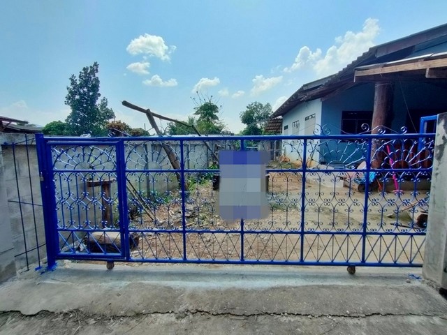 ขายบ้านครึ่งตึกครึ่งไม้   ซอยบ้านทุ่งเจริญ ถนนพหลโยธิน อำเภอเถิน  ลำปาง