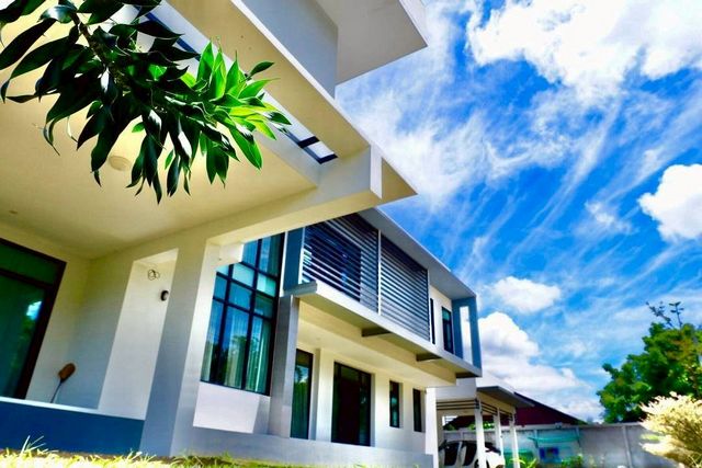 โซนสันกำแพง ขายเพียง 8 ล้าน 286 ตรว. 5 นอน 6 น้ำ บ้านสร้างใหม่ #สไตล์โมเดิร์น บ้านสวย บรรยากาศดี #บ้านนอกโครงการ พร้อมเข้าอยู่ได้เลยค่ะ