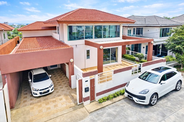 ให้เช่าบ้านเดี่ยว 2 ชั้น  เฟอร์ครบ 67ตรว. 300ตรม. 3-4นอน 3น้ำ 5จอดรถ 5แอร์บ้านเปิดโล่งสไตล์โมเดิร์น อ่อนนุช 38-46 BTSบางจาก 